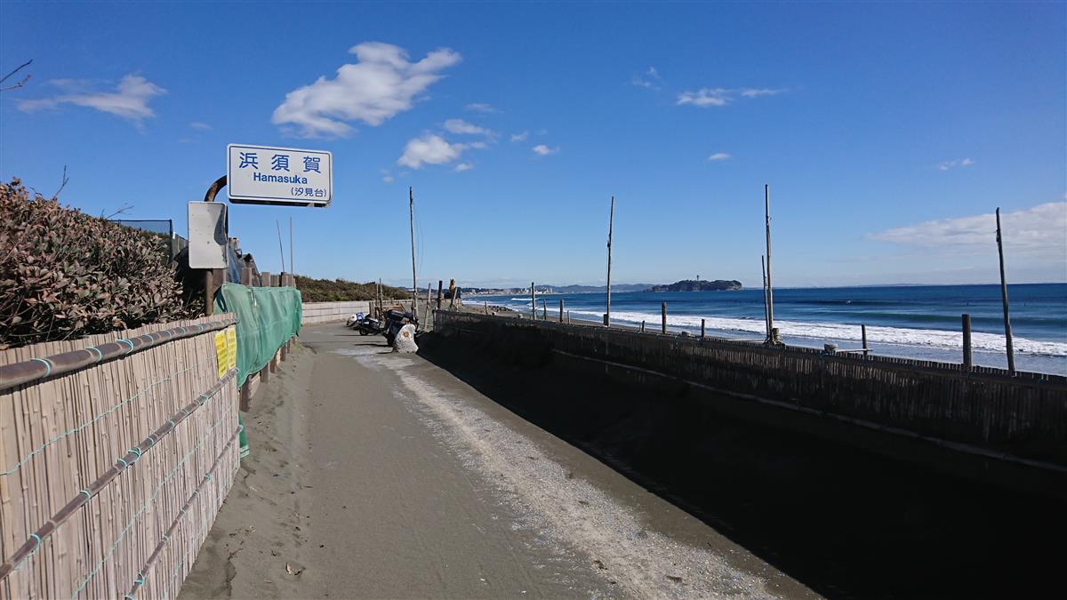浜須賀から見た江の島