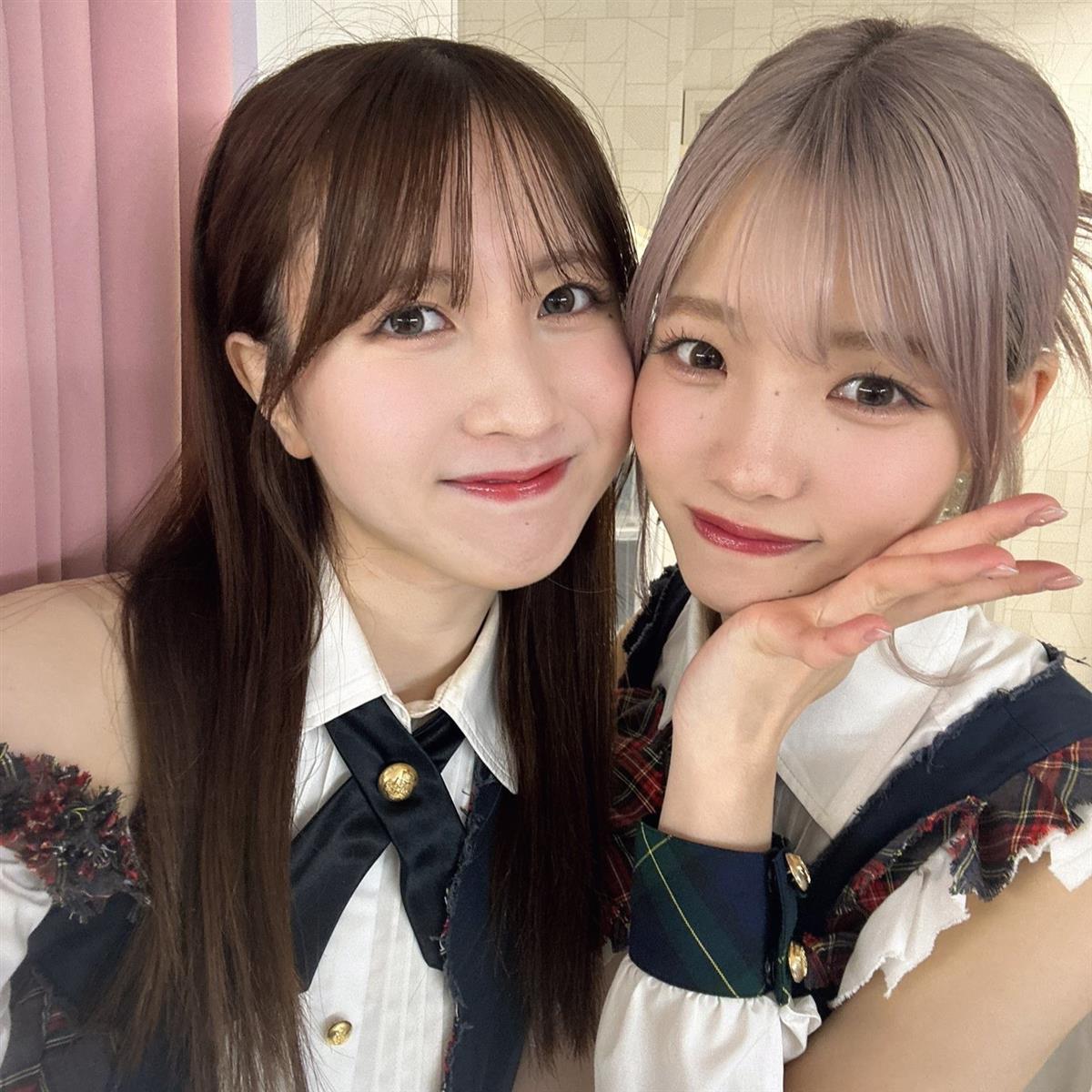永野芹佳(左)と髙橋彩音