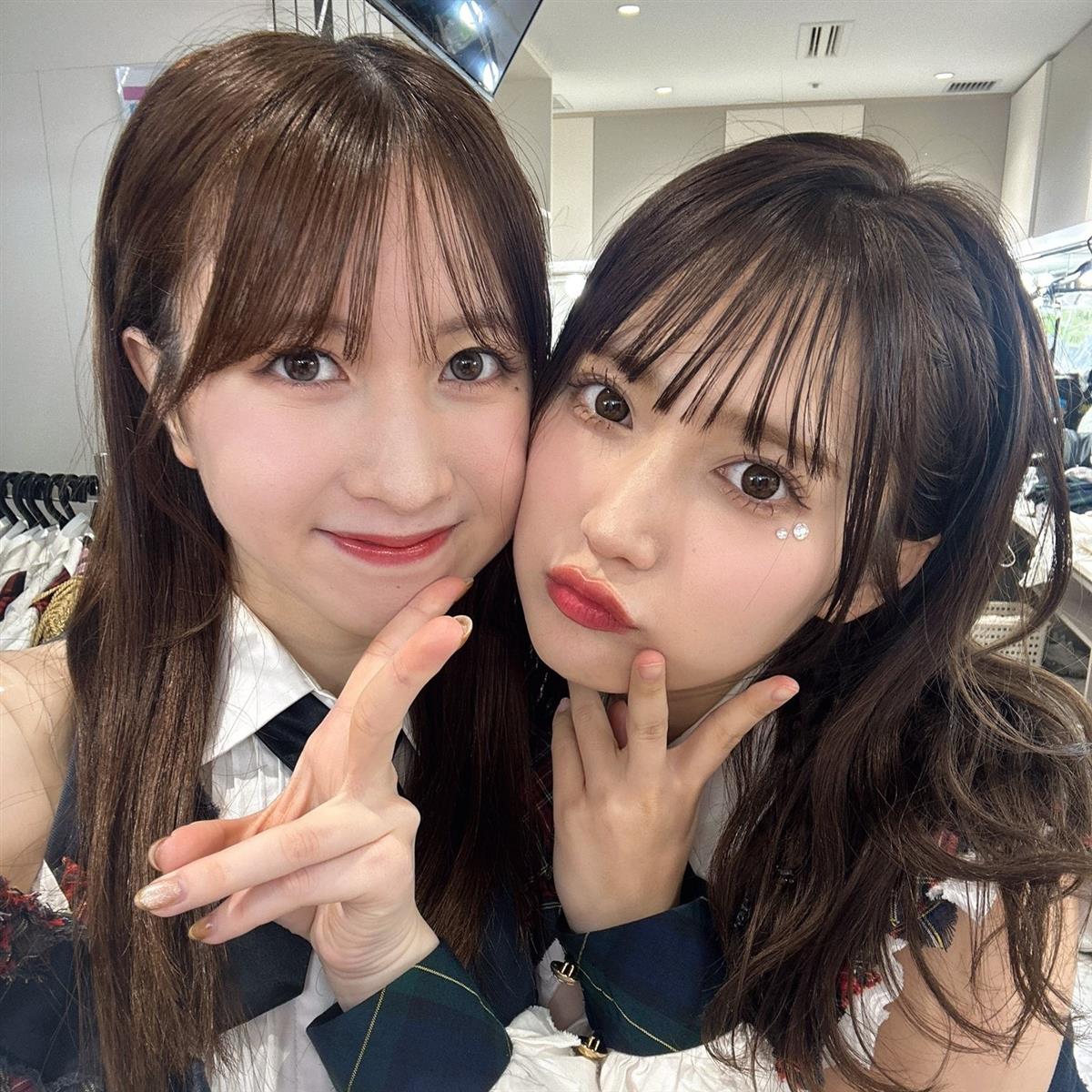 永野芹佳(左)と鈴木くるみ
