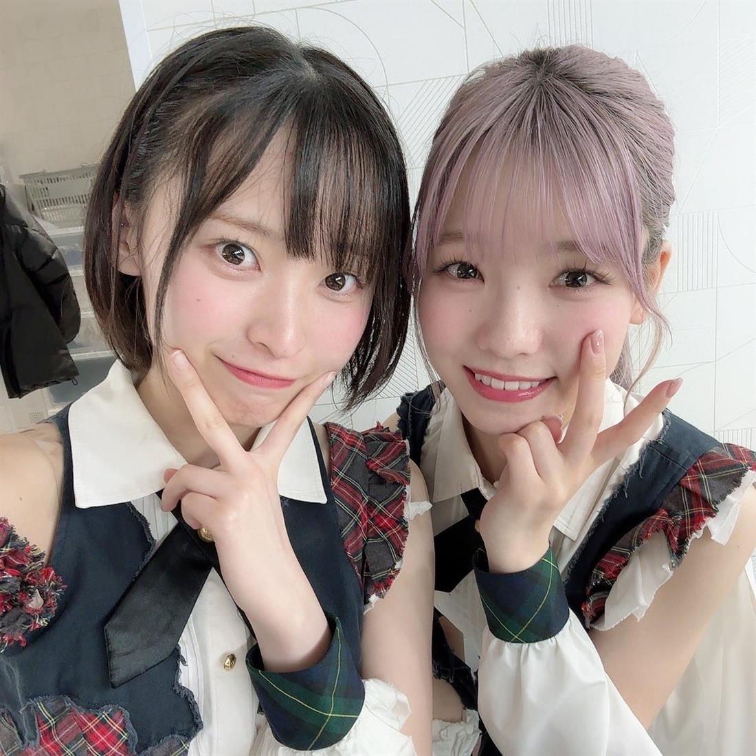 坂川陽香(左)と髙橋彩音