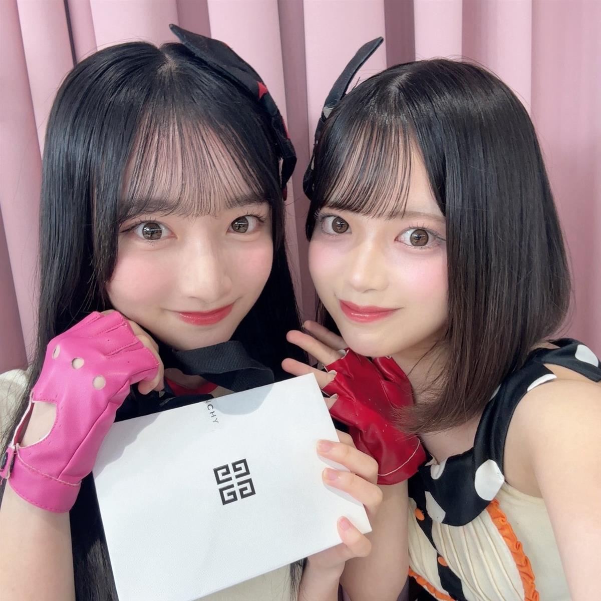 白鳥沙怜(左)と川村結衣