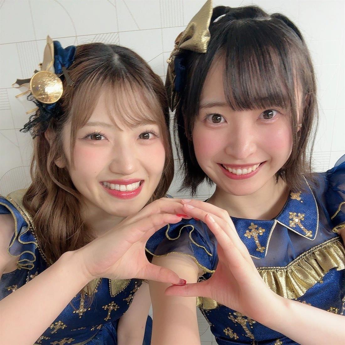 村山彩希(左)と坂川陽香