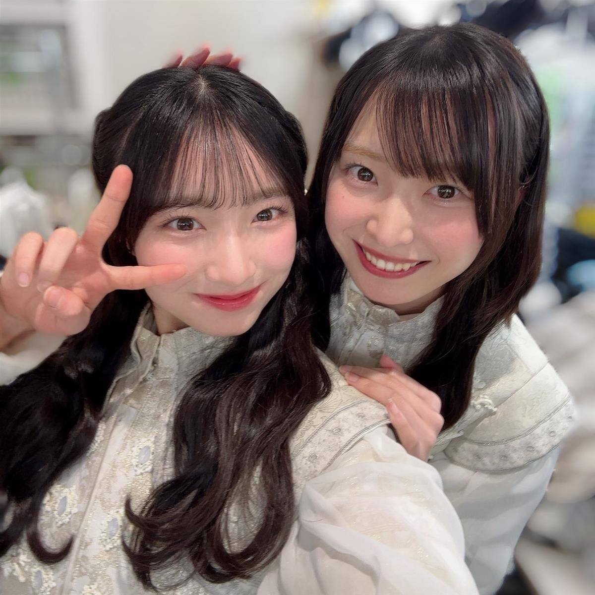 白鳥沙怜(左)と坂川陽香